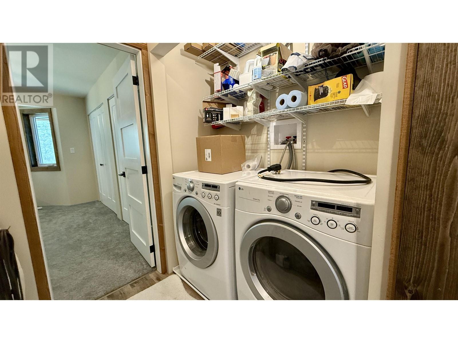 4460 Tatton-Helena Fs Road, Lac La Hache, BC - Indoor Photo Showing Laundry Room