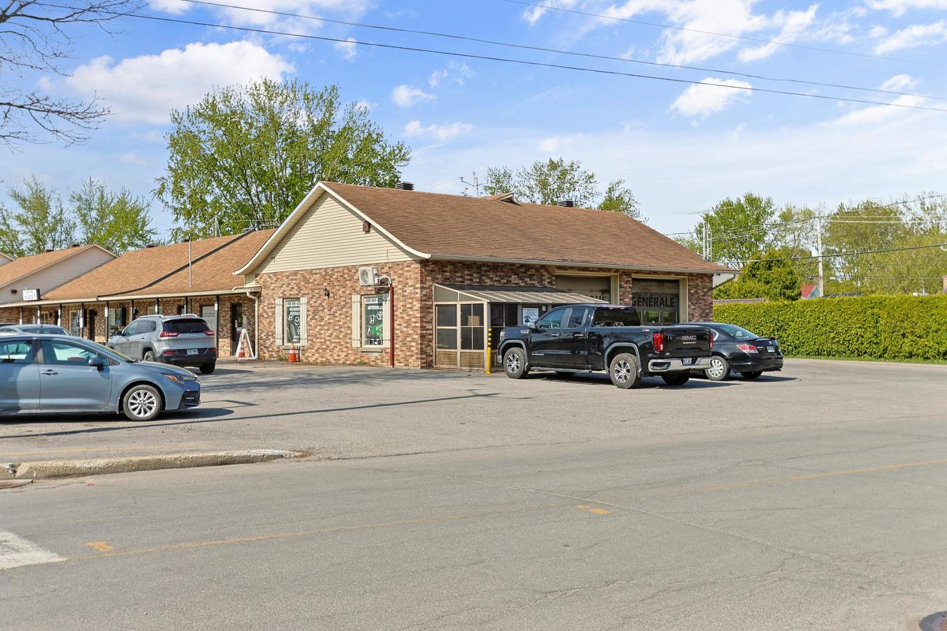 Frontage - 2 Rue St-Laurent, Mercier, QC - Outdoor