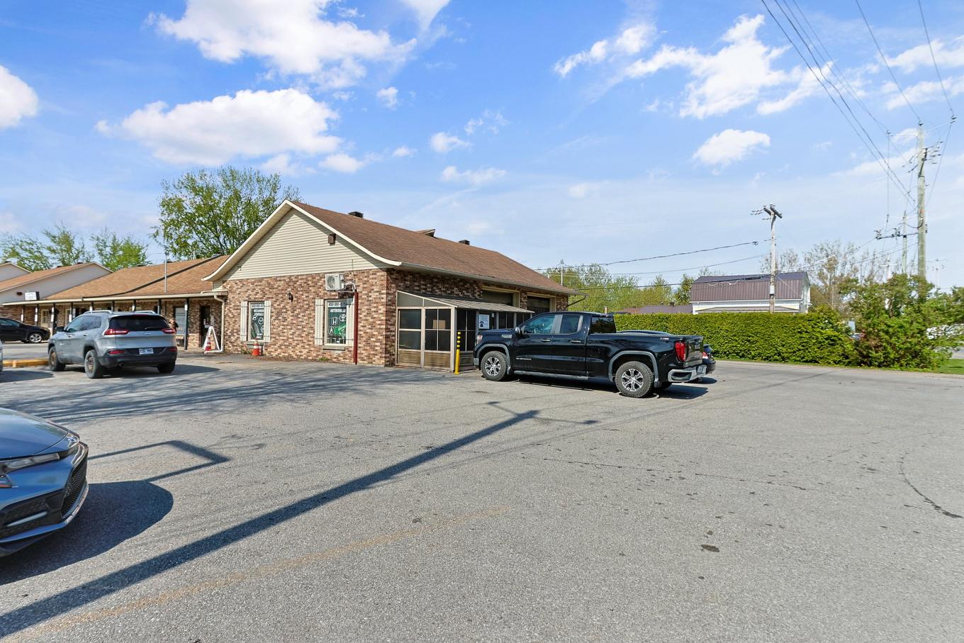 Frontage - 2 Rue St-Laurent, Mercier, QC - Outdoor