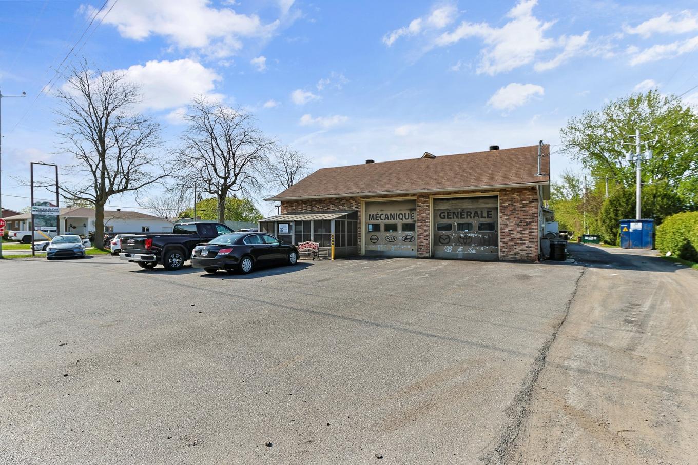 Frontage - 2 Rue St-Laurent, Mercier, QC - Outdoor