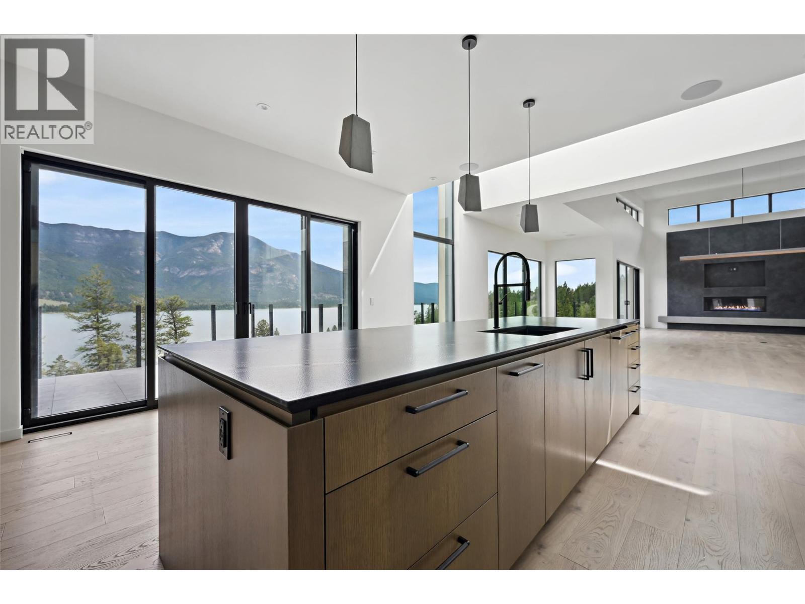 6200 Columbia Lake Road Unit# 4, Columbia Lake, BC - Indoor Photo Showing Kitchen With Upgraded Kitchen