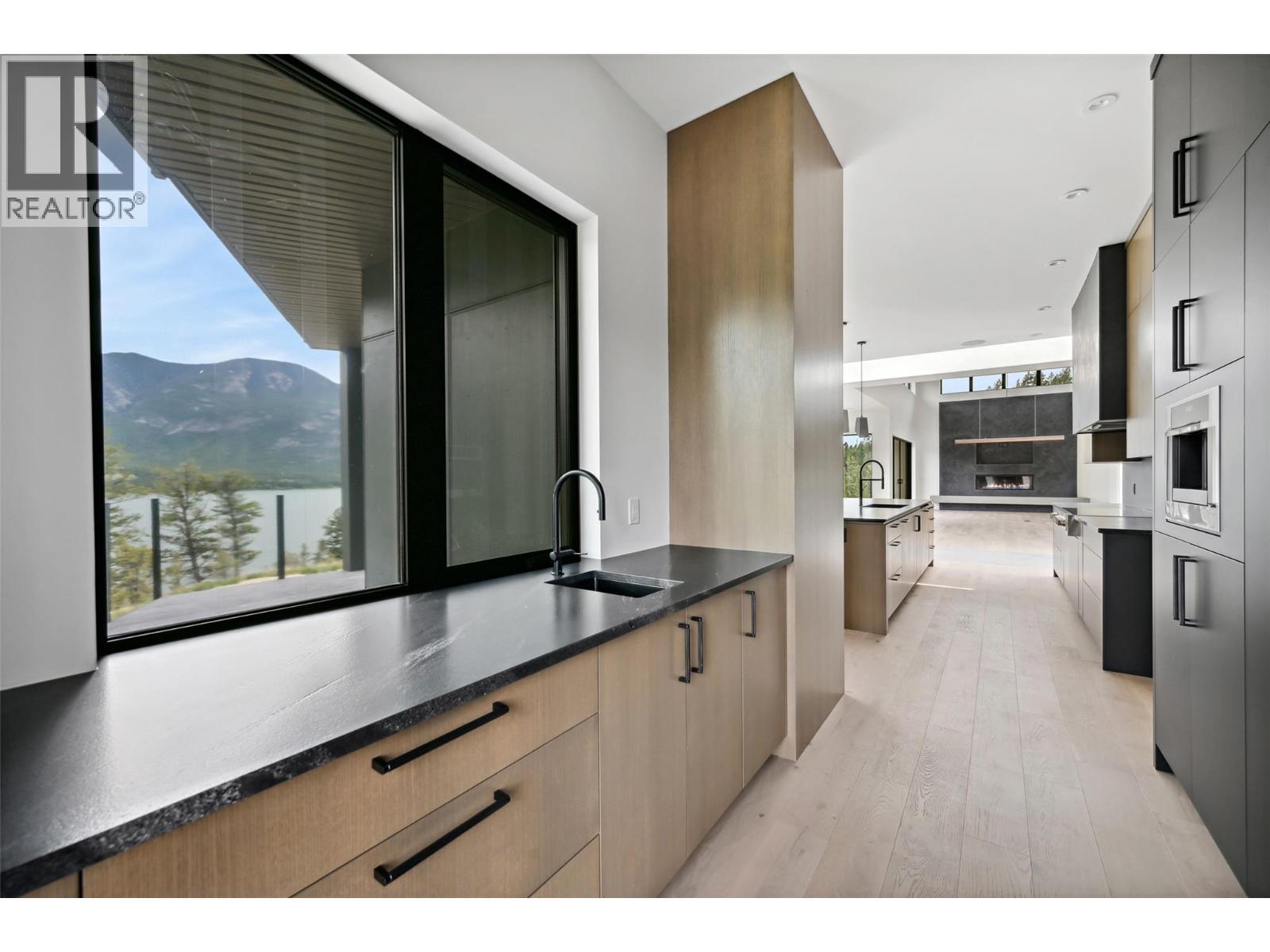 6200 Columbia Lake Road Unit# 4, Columbia Lake, BC - Indoor Photo Showing Kitchen