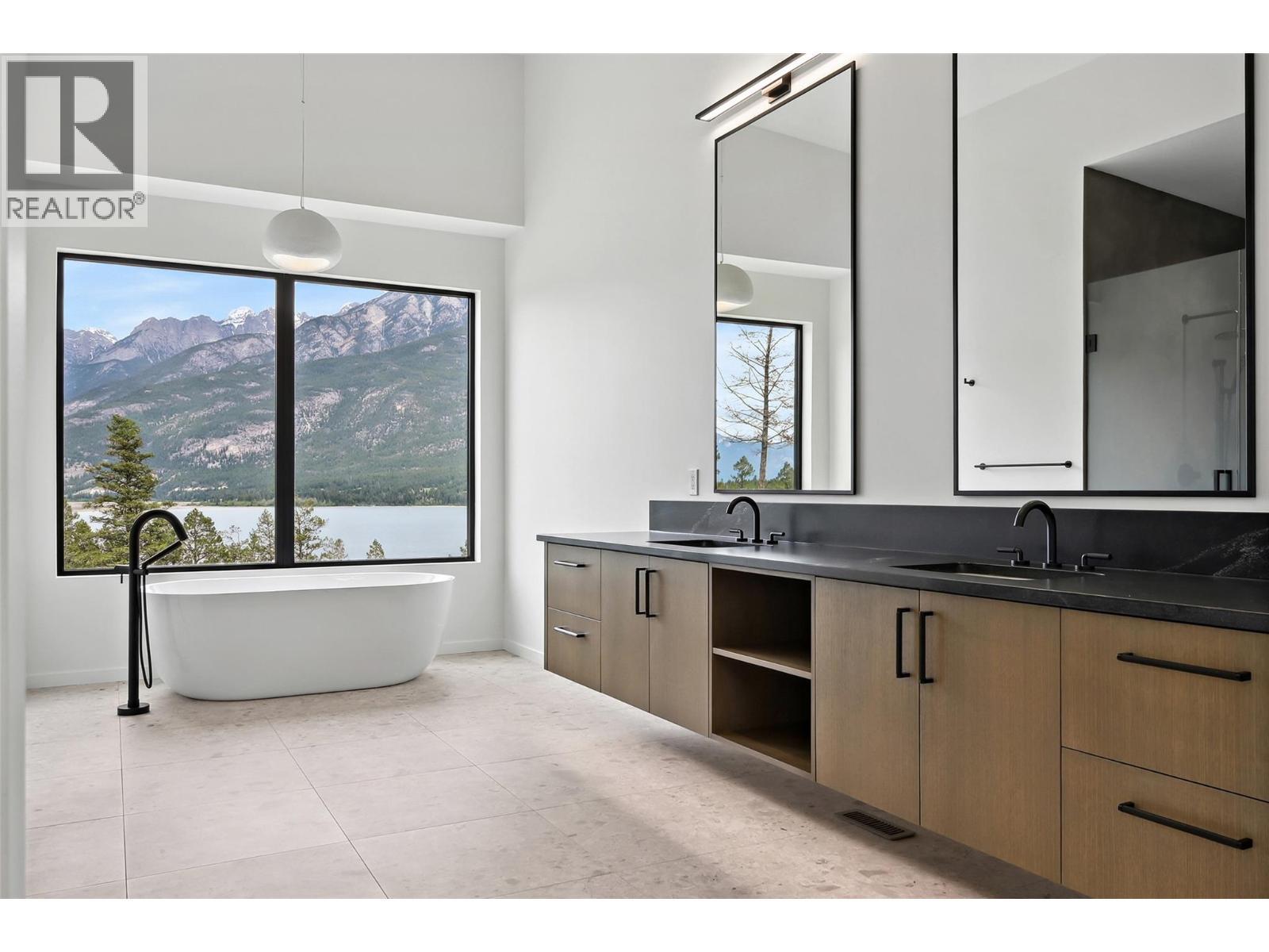 6200 Columbia Lake Road Unit# 4, Columbia Lake, BC - Indoor Photo Showing Bathroom