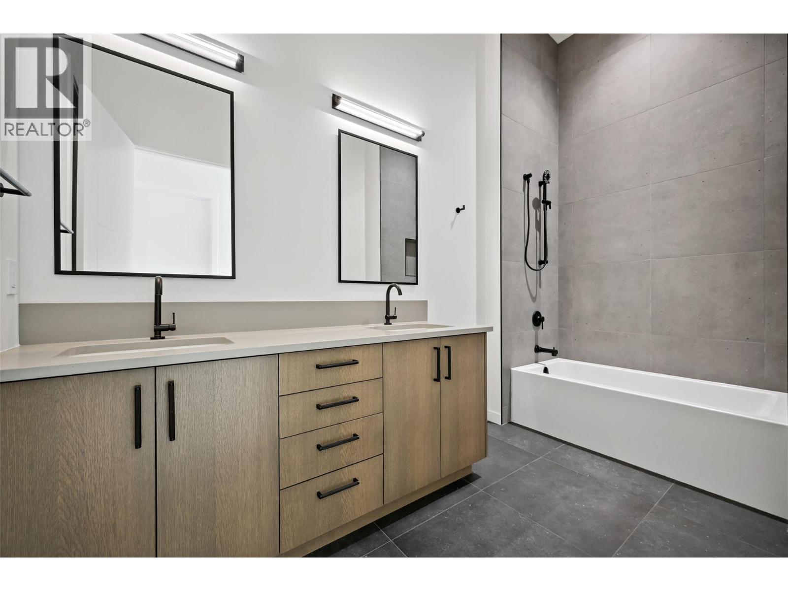 6200 Columbia Lake Road Unit# 4, Columbia Lake, BC - Indoor Photo Showing Bathroom