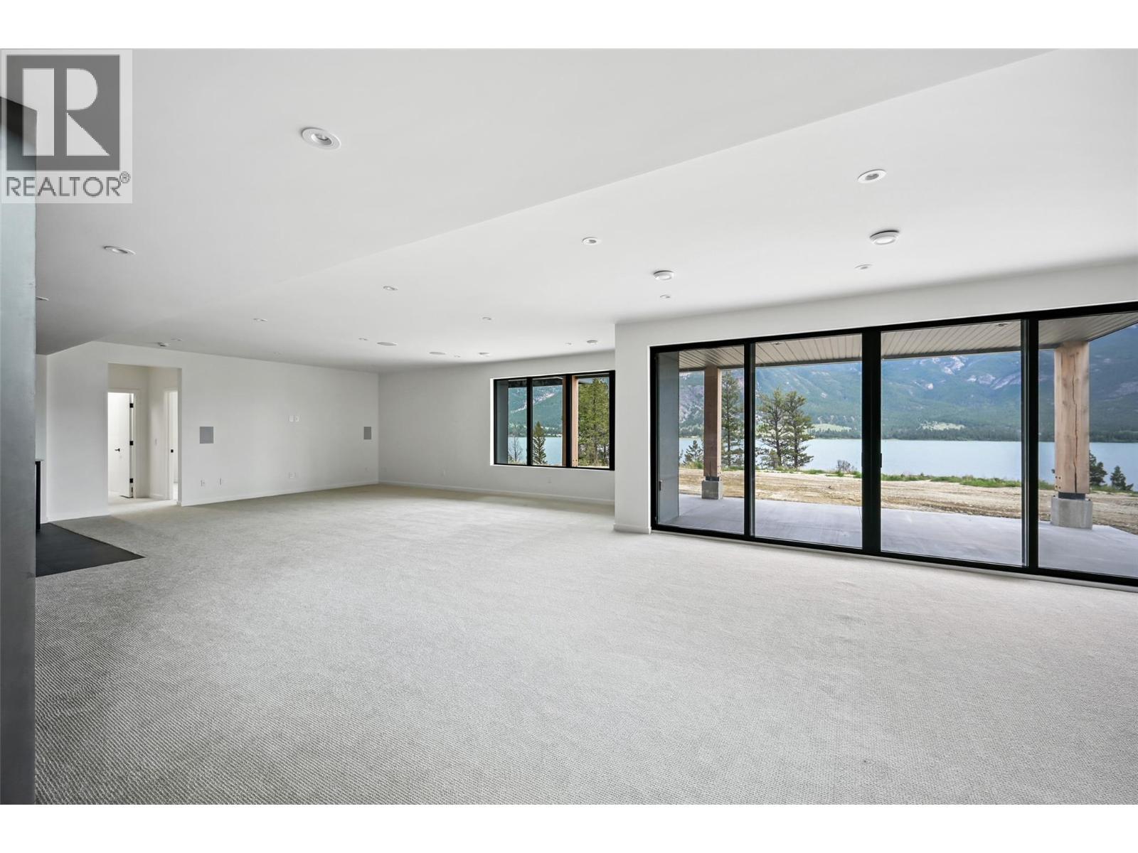 6200 Columbia Lake Road Unit# 4, Columbia Lake, BC - Indoor Photo Showing Other Room