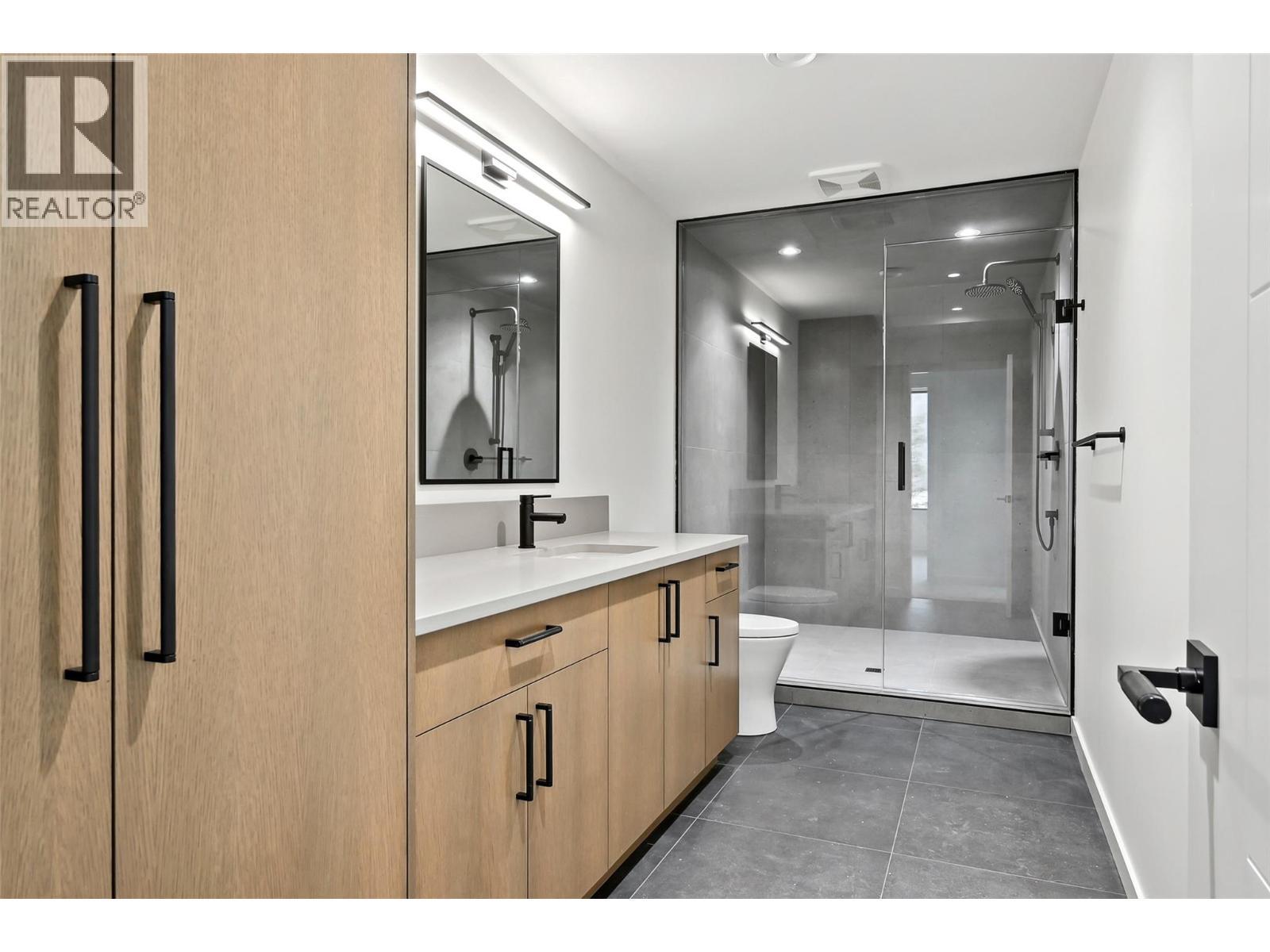 6200 Columbia Lake Road Unit# 4, Columbia Lake, BC - Indoor Photo Showing Bathroom