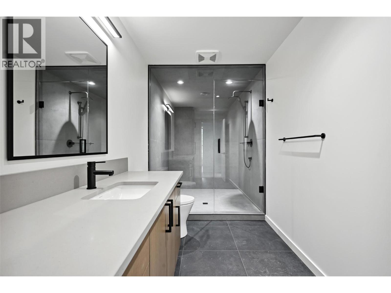 6200 Columbia Lake Road Unit# 4, Columbia Lake, BC - Indoor Photo Showing Bathroom