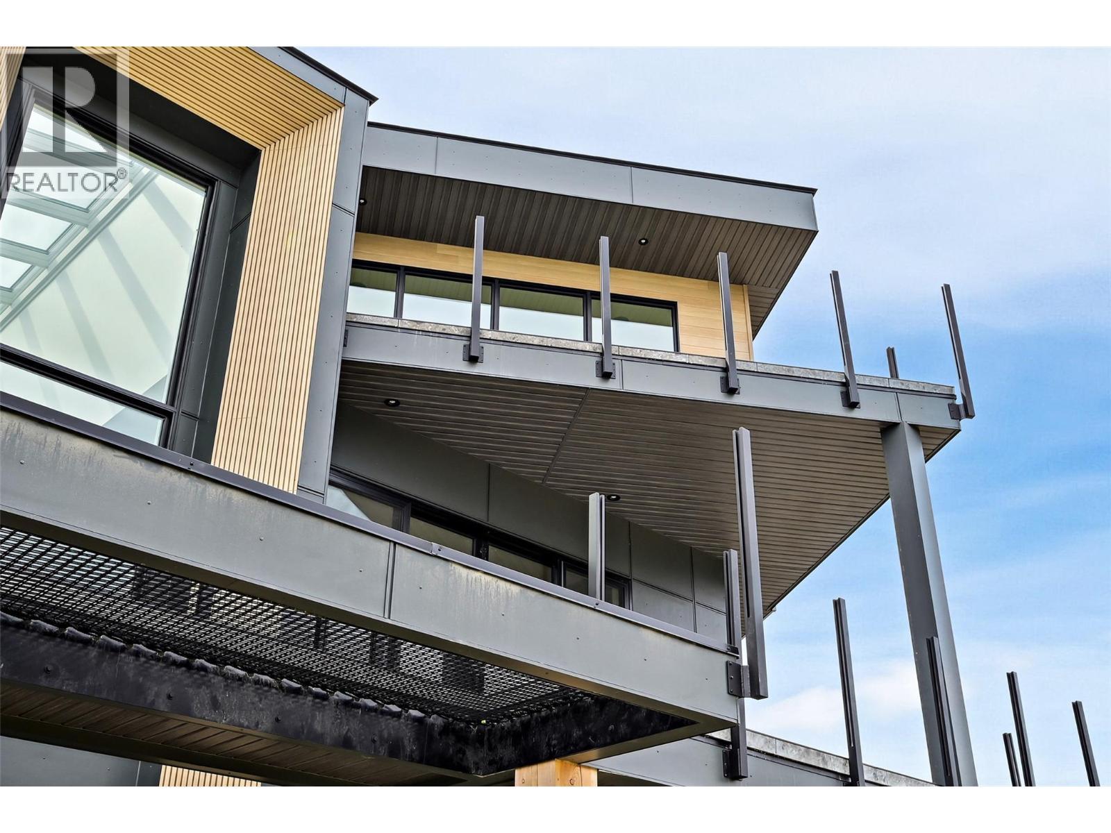 6200 Columbia Lake Road Unit# 4, Columbia Lake, BC - Outdoor With Exterior