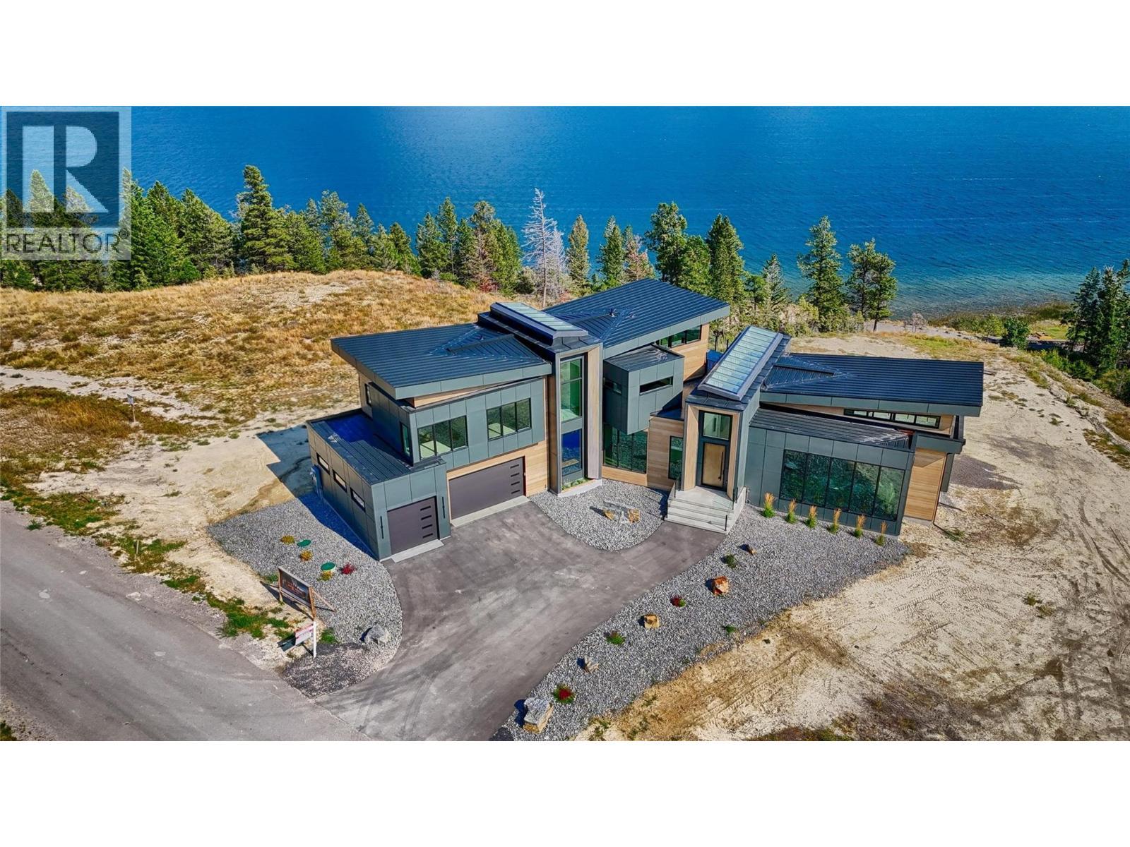 6200 Columbia Lake Road Unit# 4, Columbia Lake, BC - Outdoor With Body Of Water