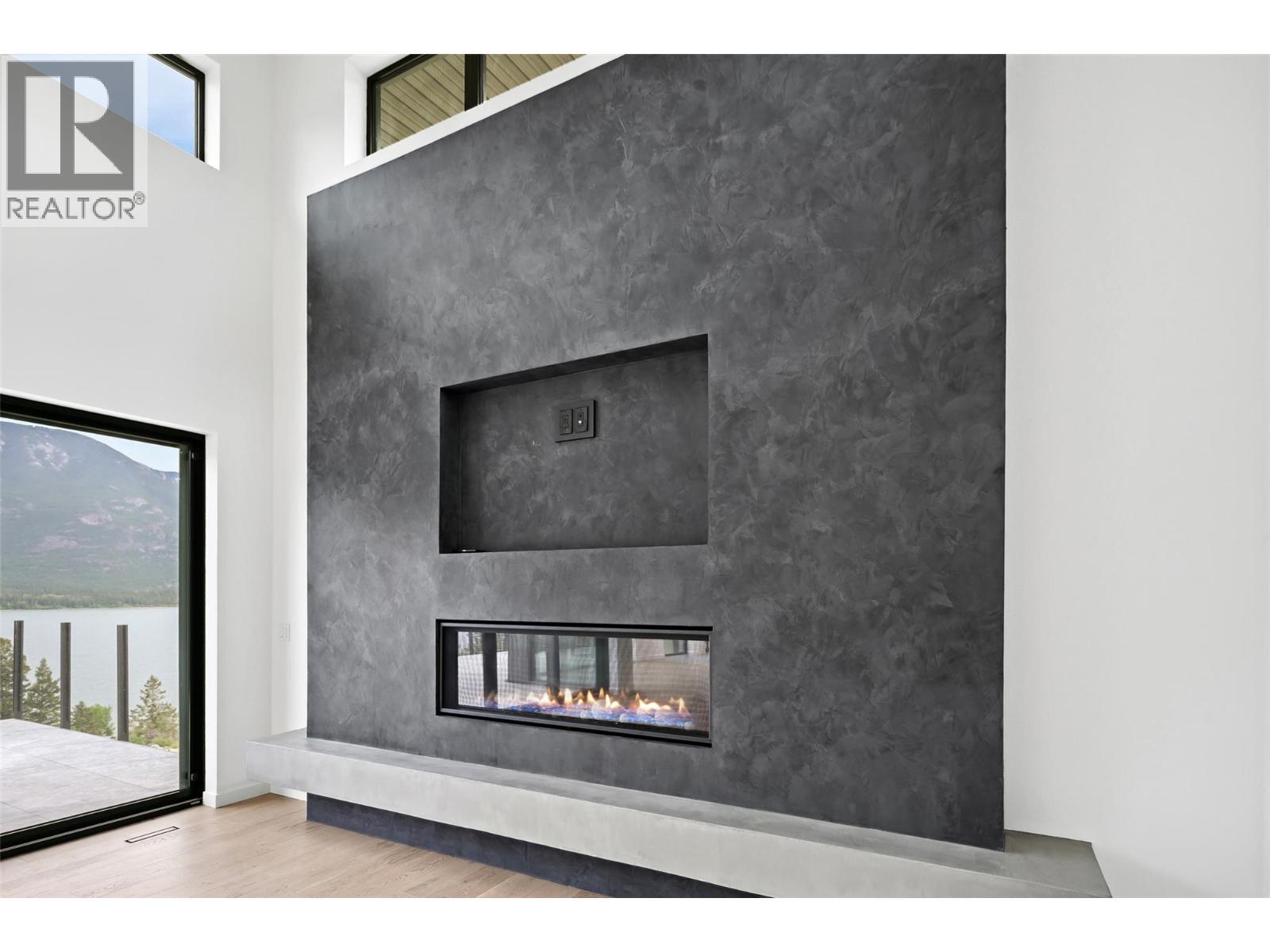 6200 Columbia Lake Road Unit# 4, Columbia Lake, BC - Indoor Photo Showing Other Room With Fireplace