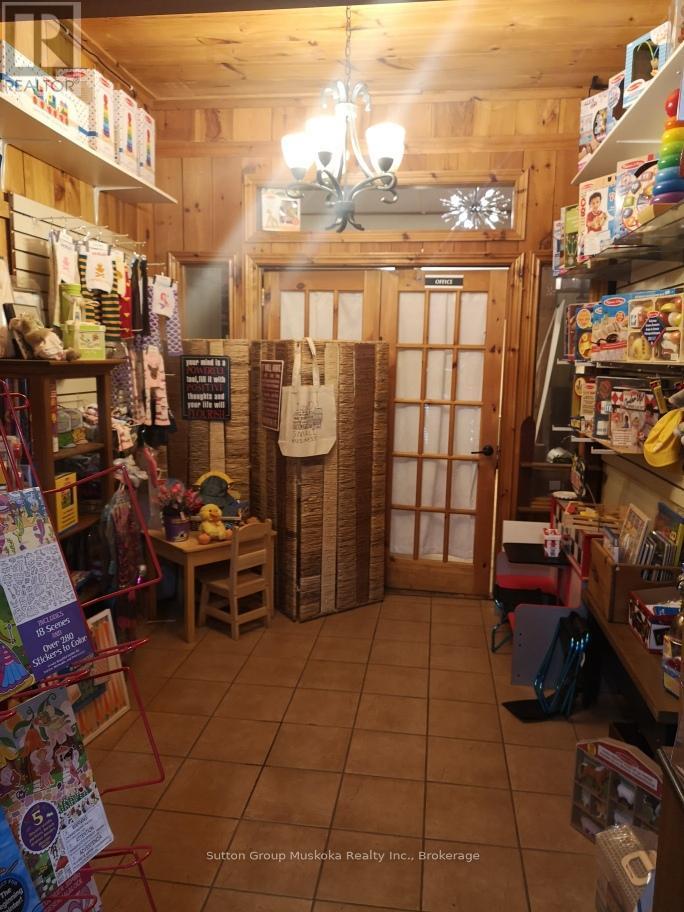 Seperate Nook Area - 2832 Highway 60 Highway, Lake Of Bays (Franklin), ON