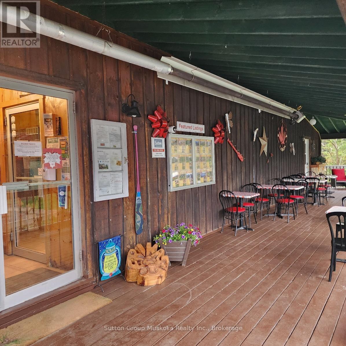 Covered Porch - 2832 Highway 60 Highway, Lake Of Bays (Franklin), ON