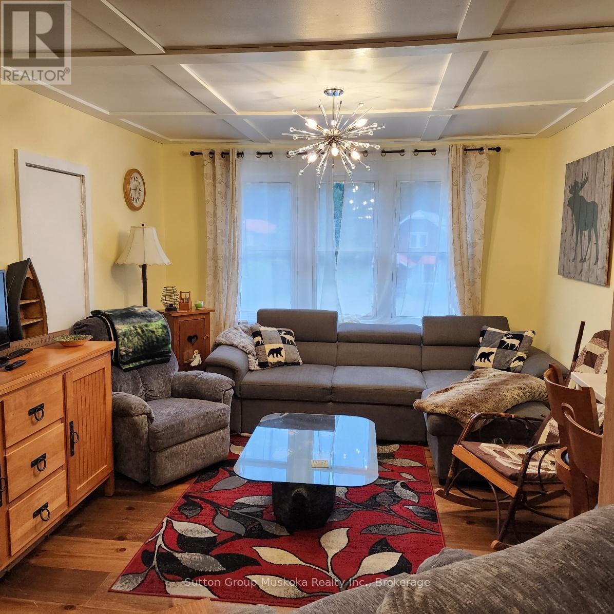 2nd Story sitting area - 2832 Highway 60 Highway, Lake Of Bays (Franklin), ON