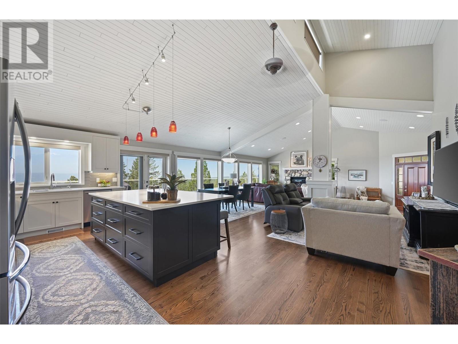 9520 Juniper Heights Road, Invermere, BC - Indoor