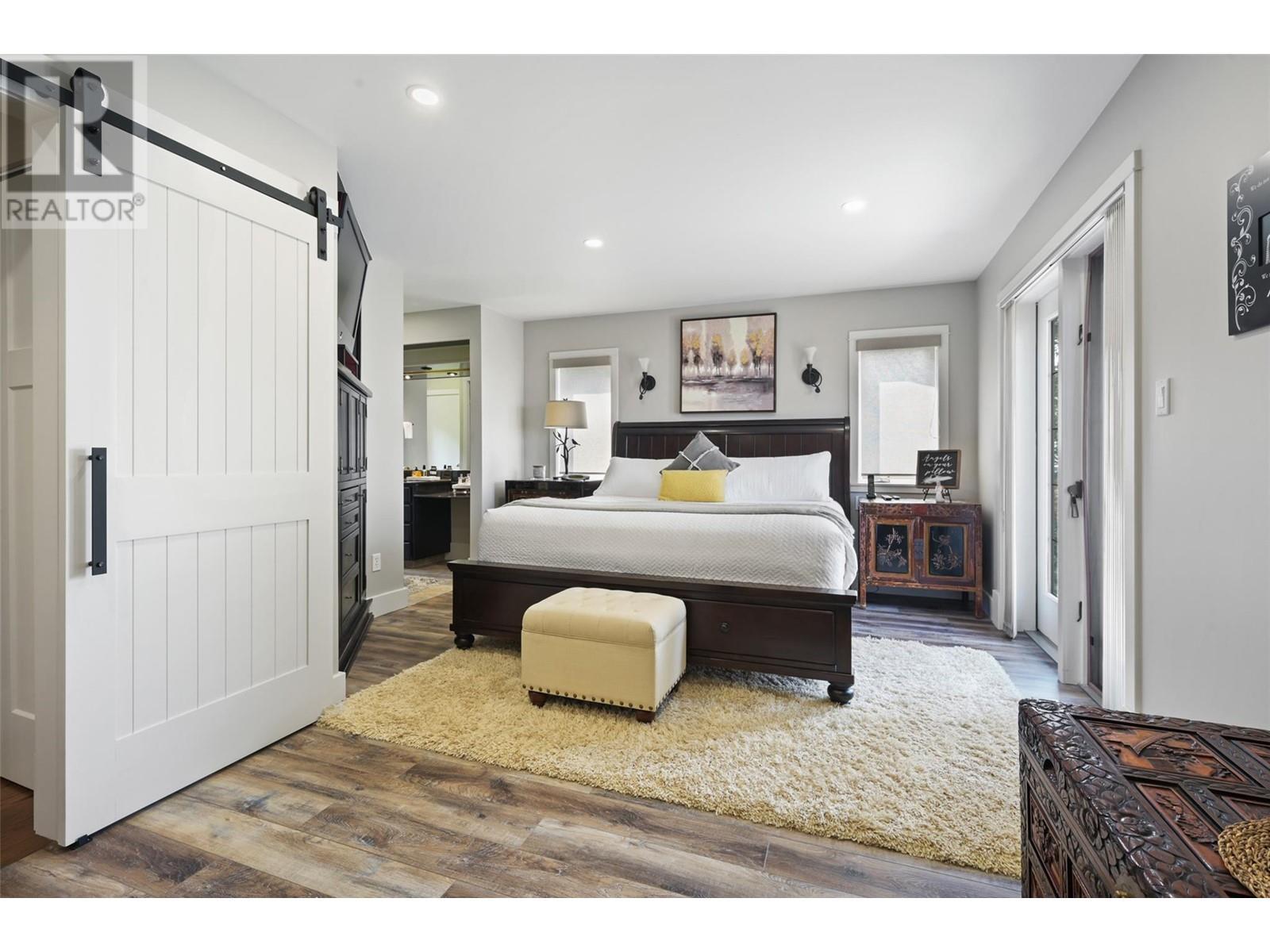 9520 Juniper Heights Road, Invermere, BC - Indoor Photo Showing Bedroom