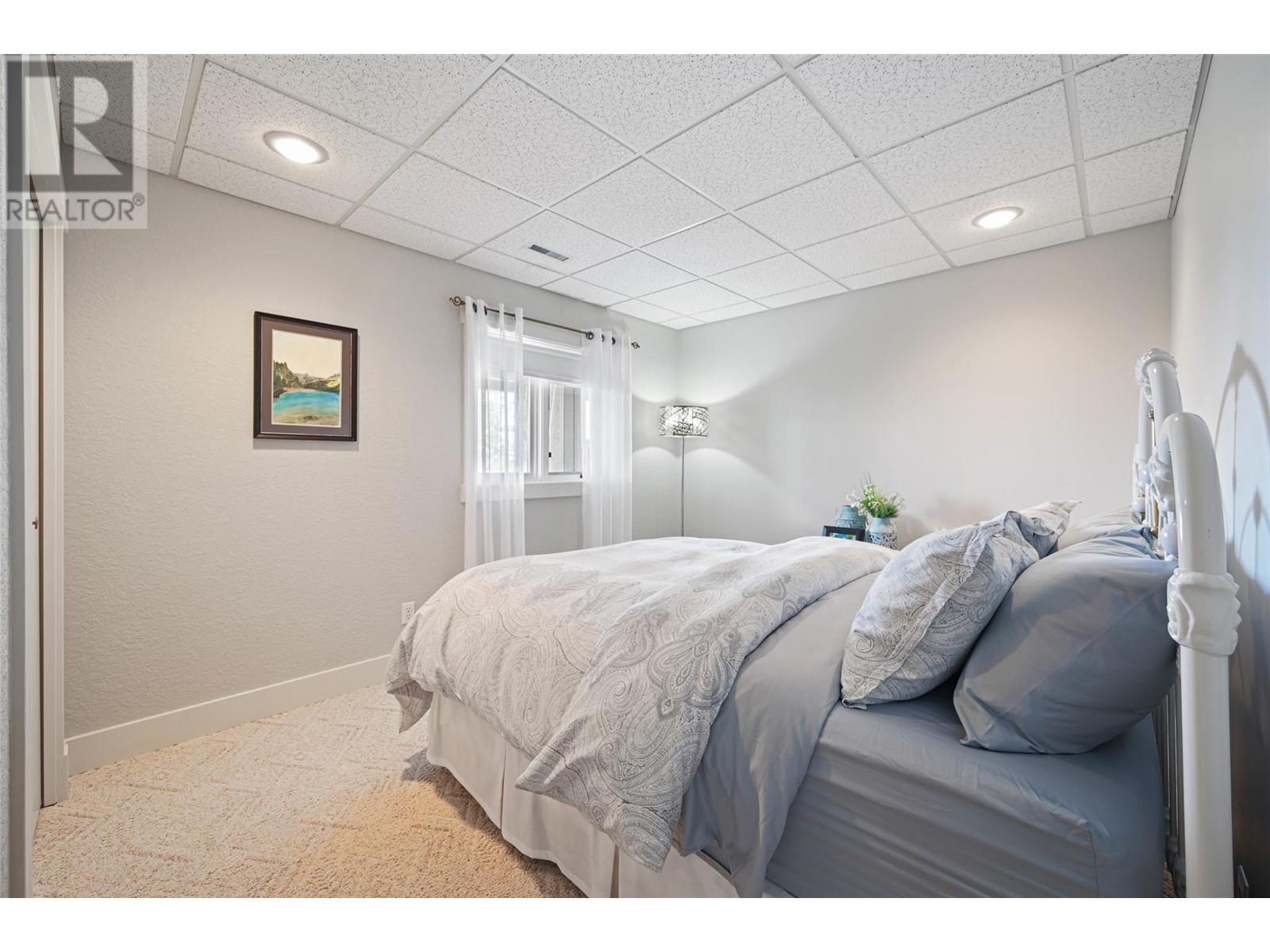 9520 Juniper Heights Road, Invermere, BC - Indoor Photo Showing Bedroom