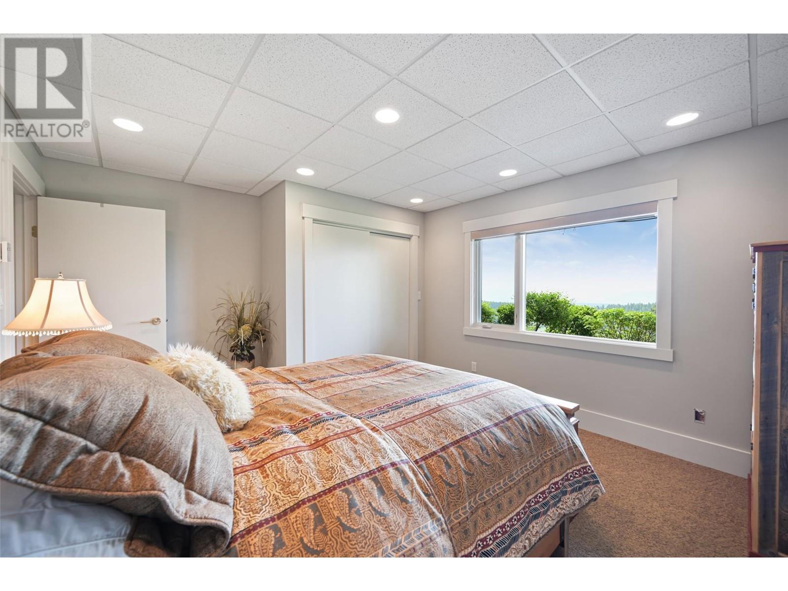 9520 Juniper Heights Road, Invermere, BC - Indoor Photo Showing Bedroom