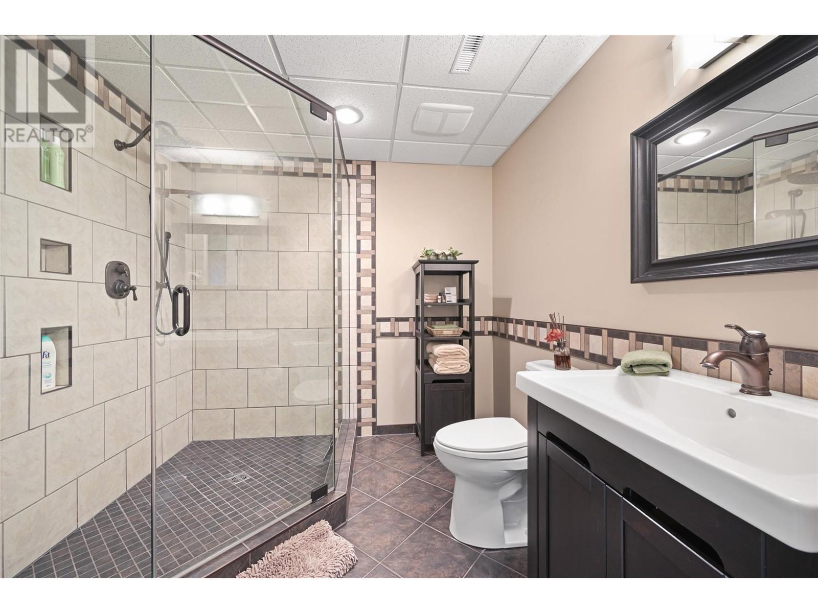9520 Juniper Heights Road, Invermere, BC - Indoor Photo Showing Bathroom