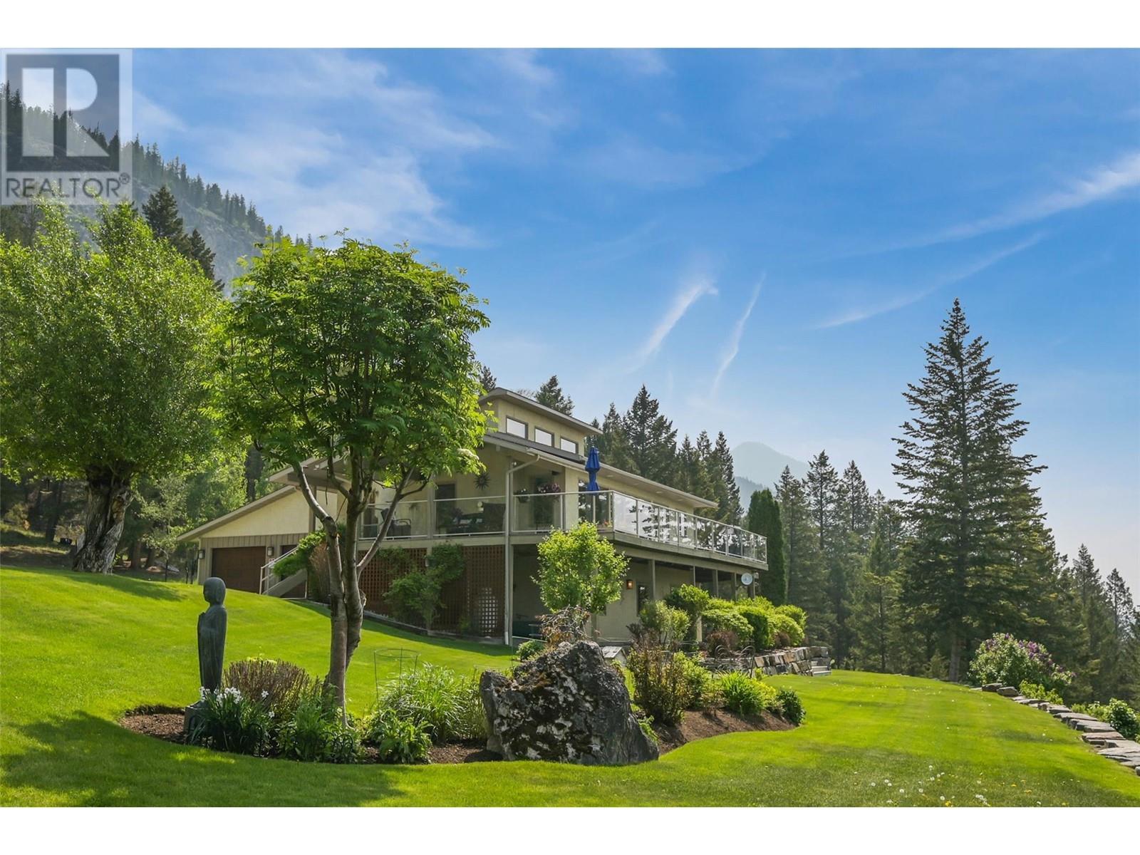 9520 Juniper Heights Road, Invermere, BC - Outdoor
