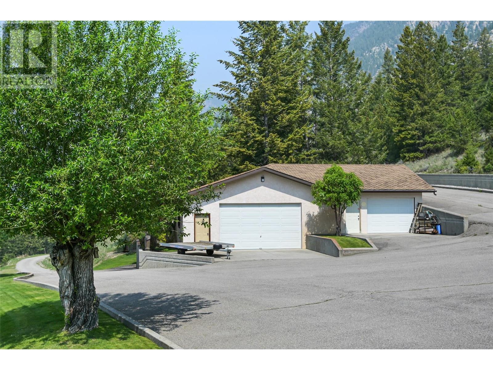9520 Juniper Heights Road, Invermere, BC - Outdoor