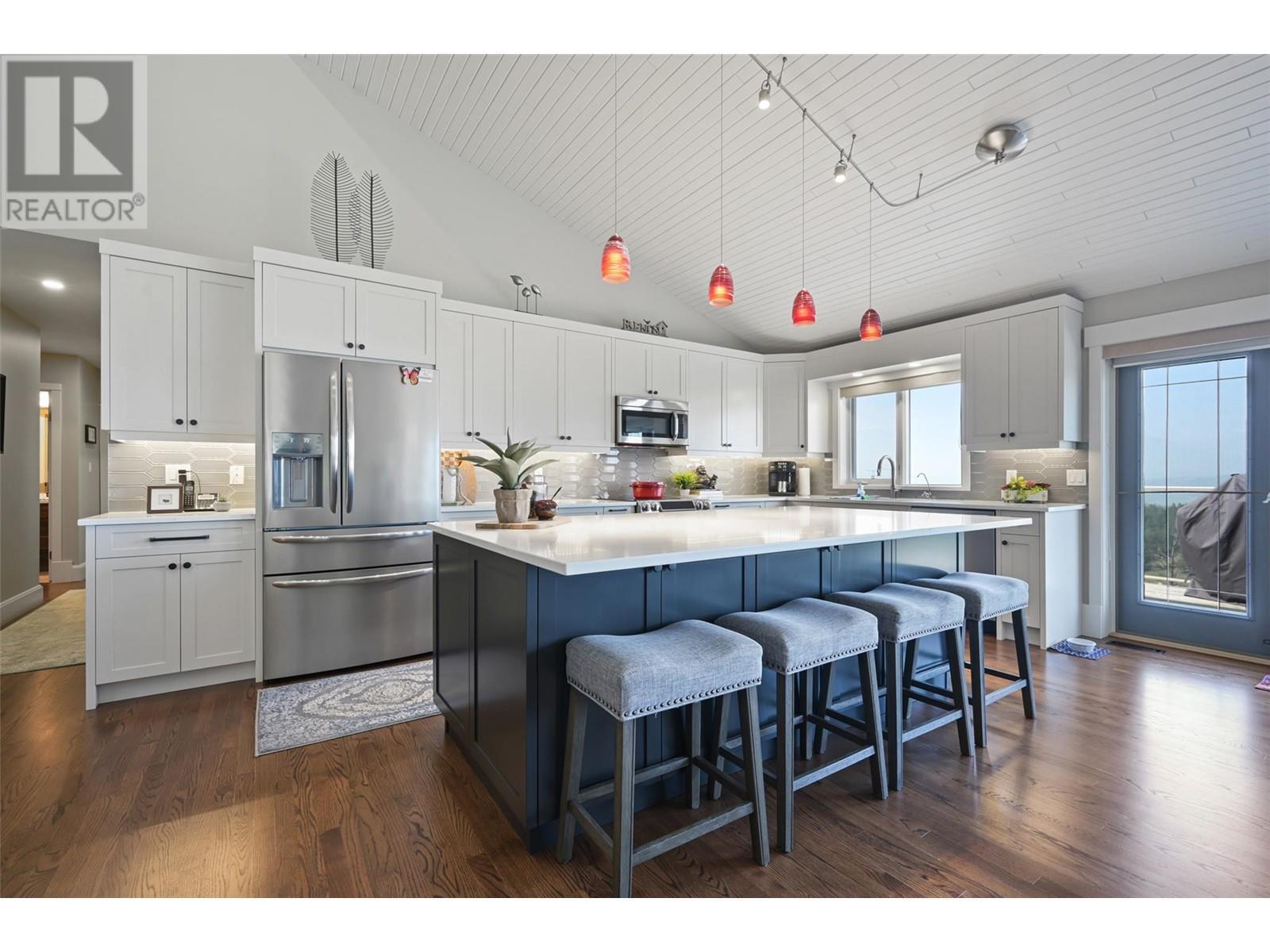 9520 Juniper Heights Road, Invermere, BC - Indoor Photo Showing Kitchen With Upgraded Kitchen