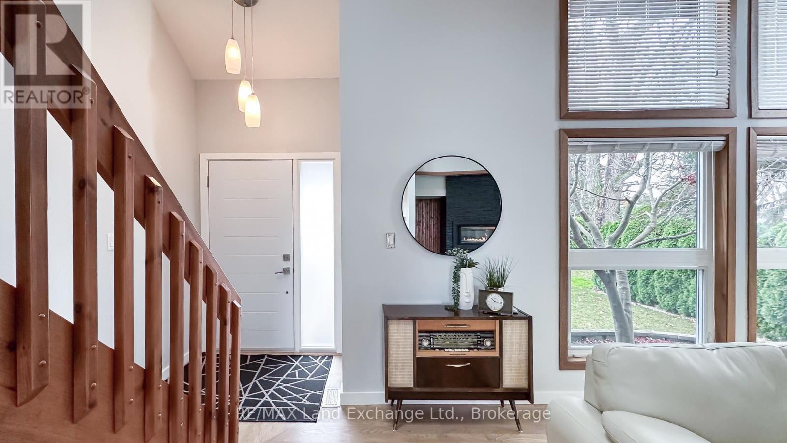 Foyer - 222 Penetangore Row, Kincardine, ON - Indoor