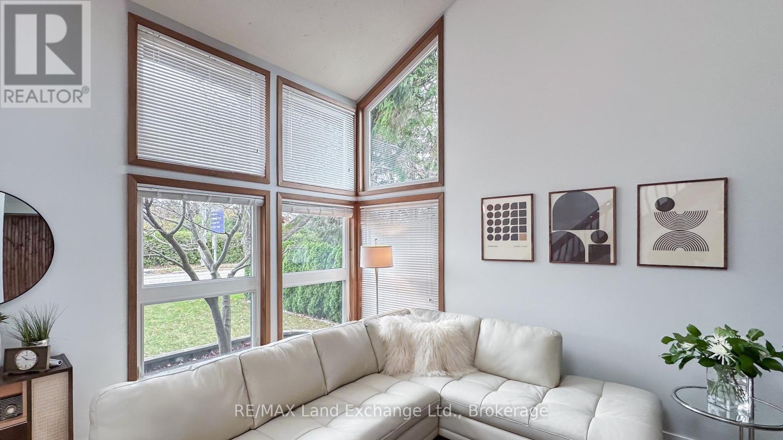 222 Penetangore Row, Kincardine, ON - Indoor Photo Showing Living Room