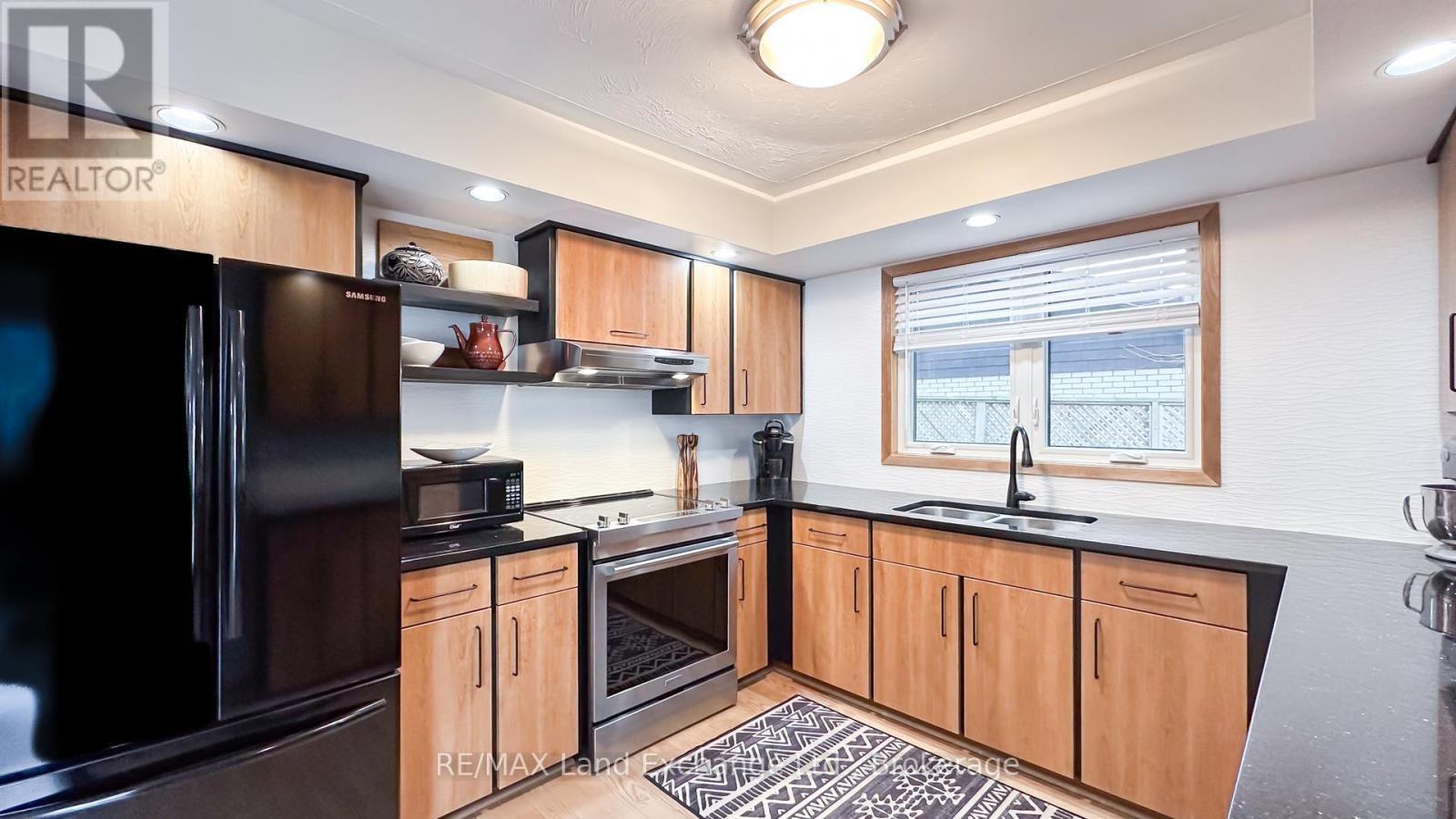 222 Penetangore Row, Kincardine, ON - Indoor Photo Showing Kitchen With Double Sink