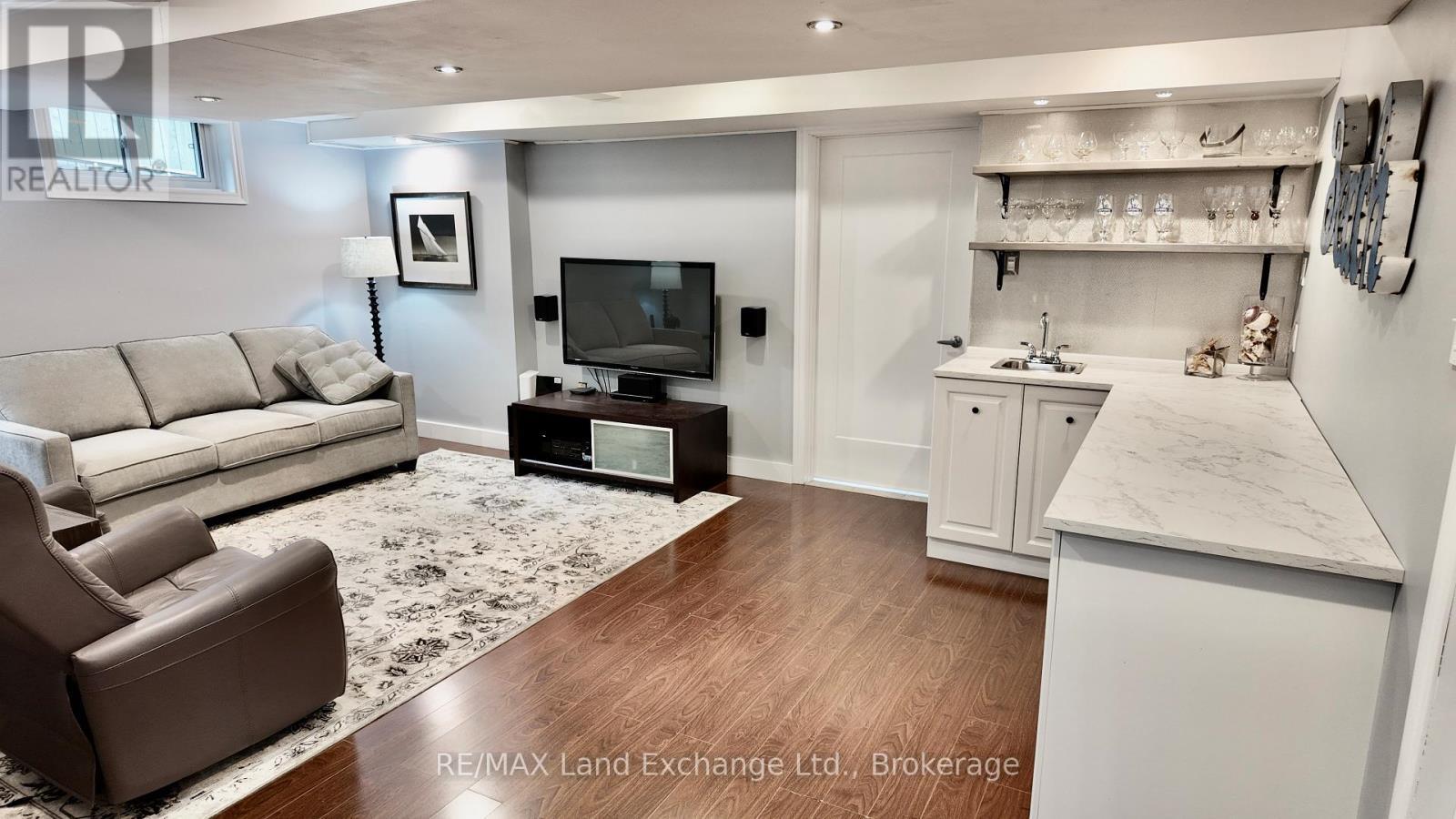 222 Penetangore Row, Kincardine, ON - Indoor Photo Showing Living Room