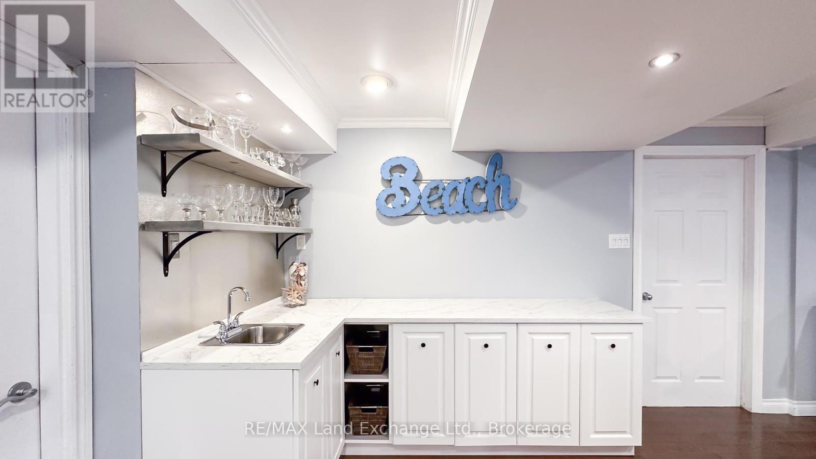 Mini Bar - 222 Penetangore Row, Kincardine, ON - Indoor