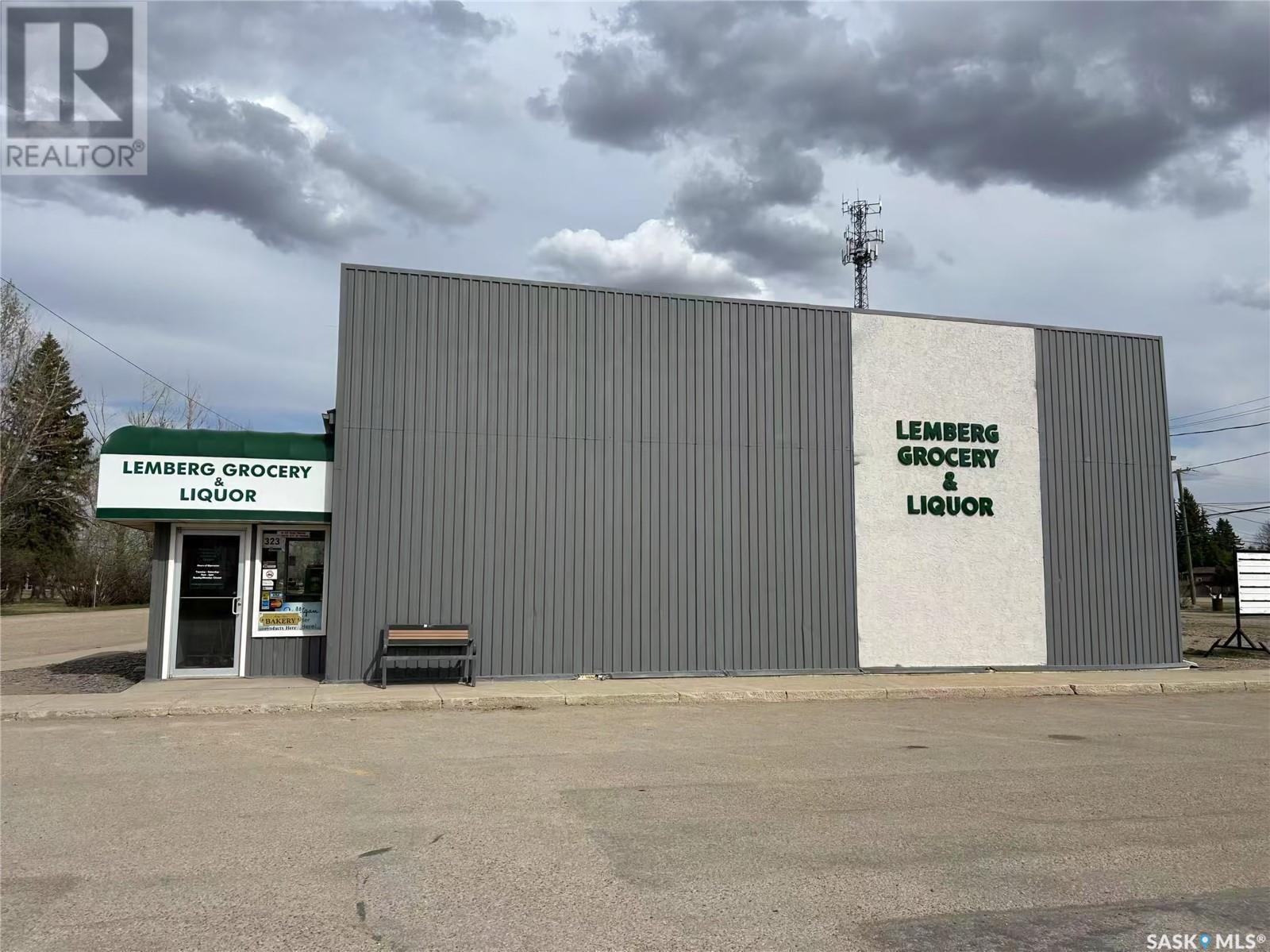 323 Main Street, Lemberg, SK