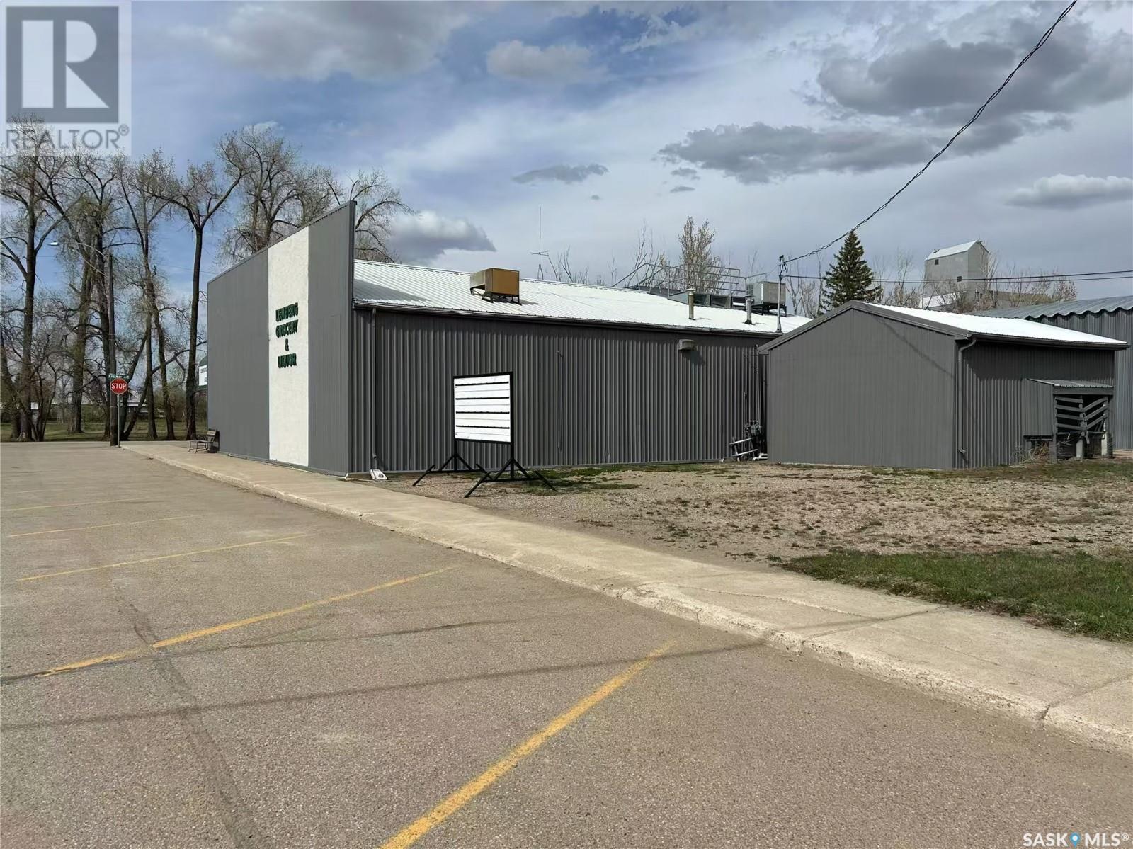 323 Main Street, Lemberg, SK