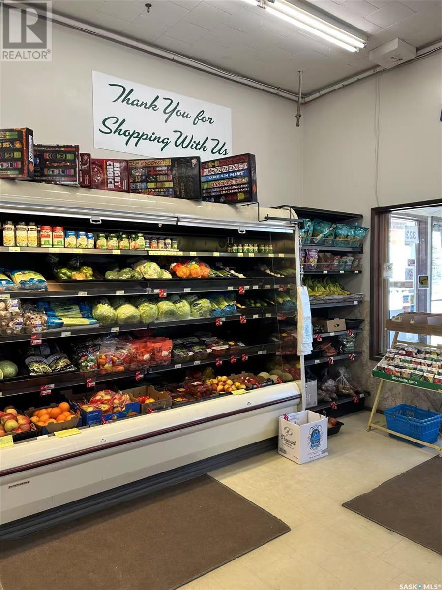 323 Main Street, Lemberg, SK