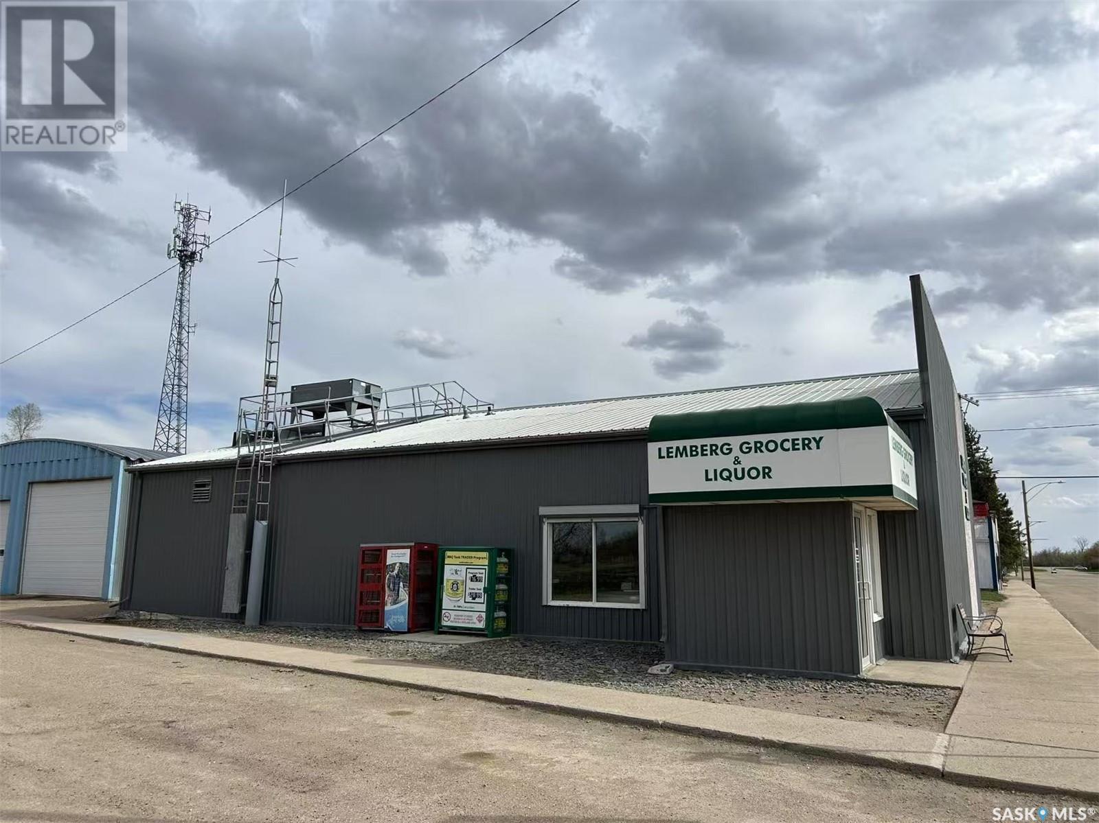 323 Main Street, Lemberg, SK