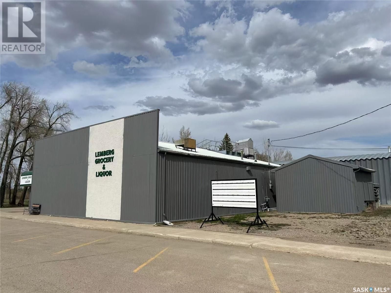 323 Main Street, Lemberg, SK