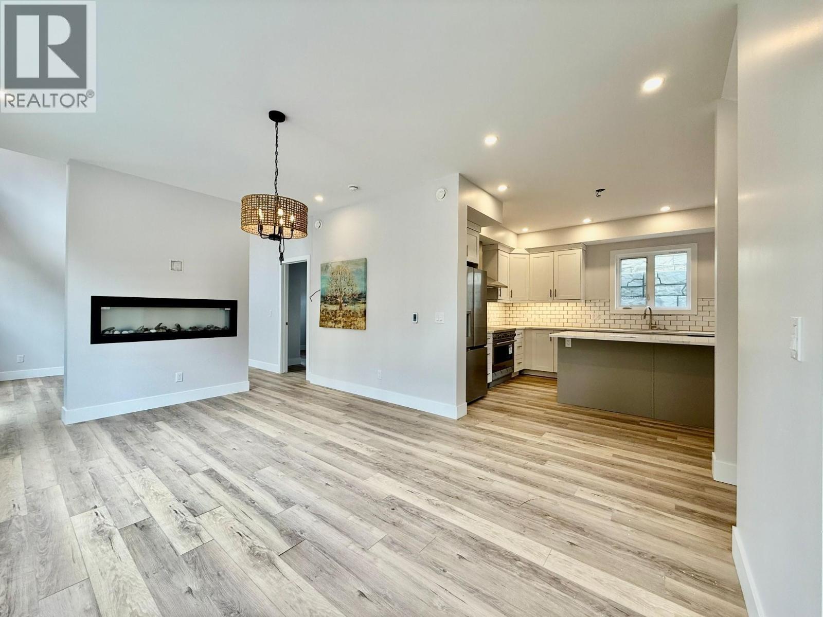 746 Taynton Drive, Invermere, BC - Indoor Photo Showing Living Room With Fireplace