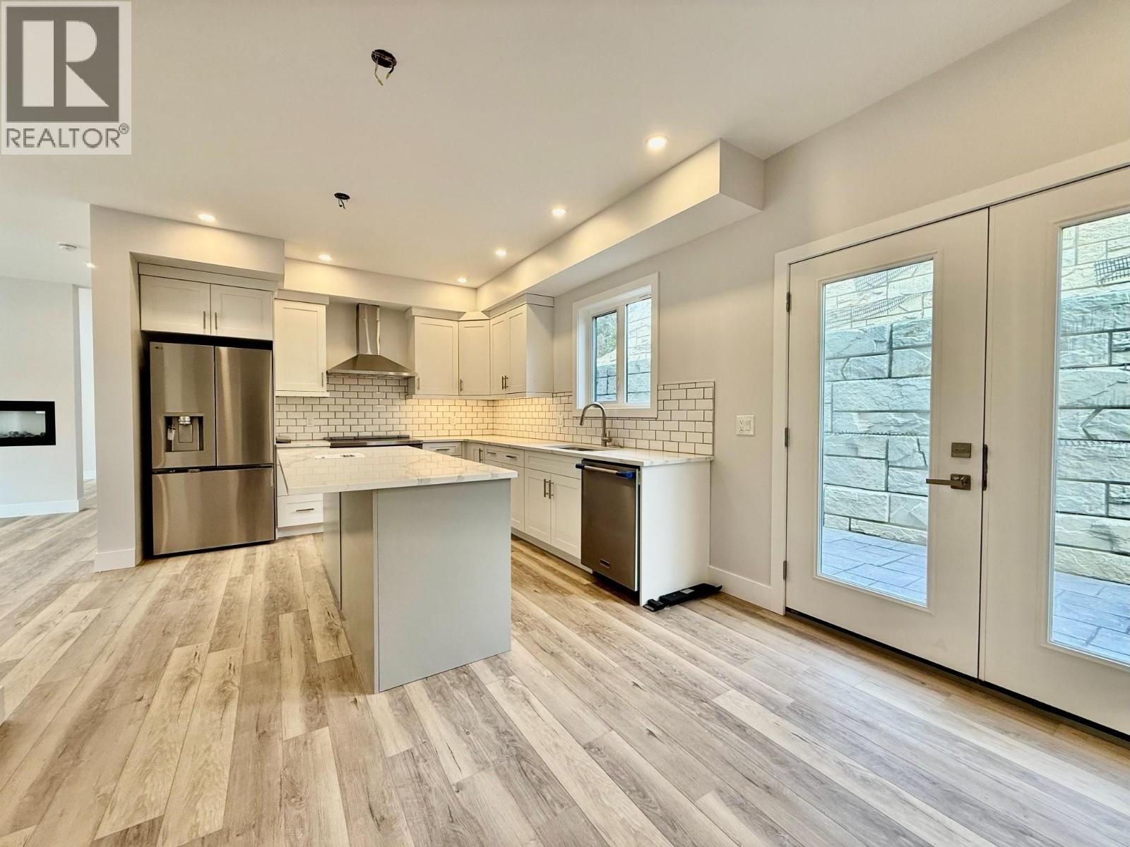 746 Taynton Drive, Invermere, BC - Indoor Photo Showing Kitchen With Upgraded Kitchen