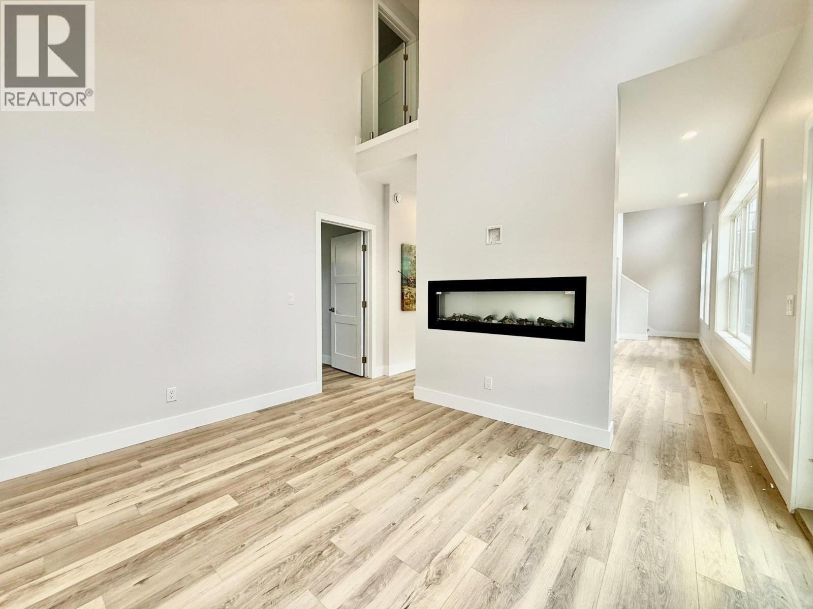 746 Taynton Drive, Invermere, BC - Indoor With Fireplace