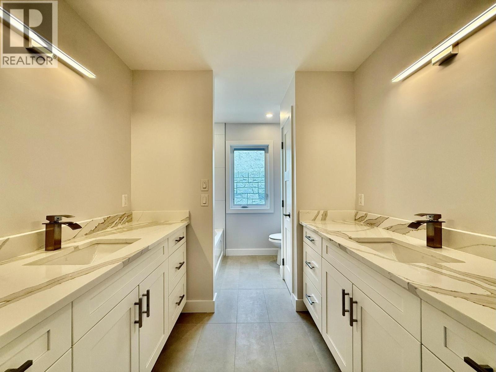 746 Taynton Drive, Invermere, BC - Indoor Photo Showing Bathroom