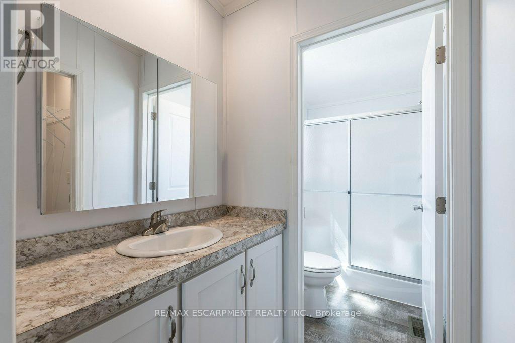 9 Hickory Hollow, Haldimand, ON - Indoor Photo Showing Bathroom