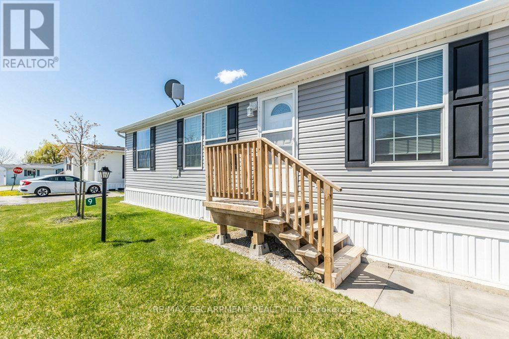 9 Hickory Hollow, Haldimand, ON - Outdoor