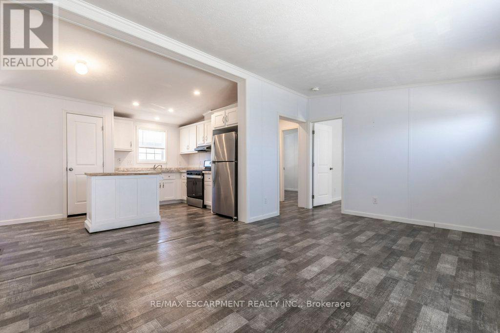 9 Hickory Hollow, Haldimand, ON - Indoor Photo Showing Kitchen