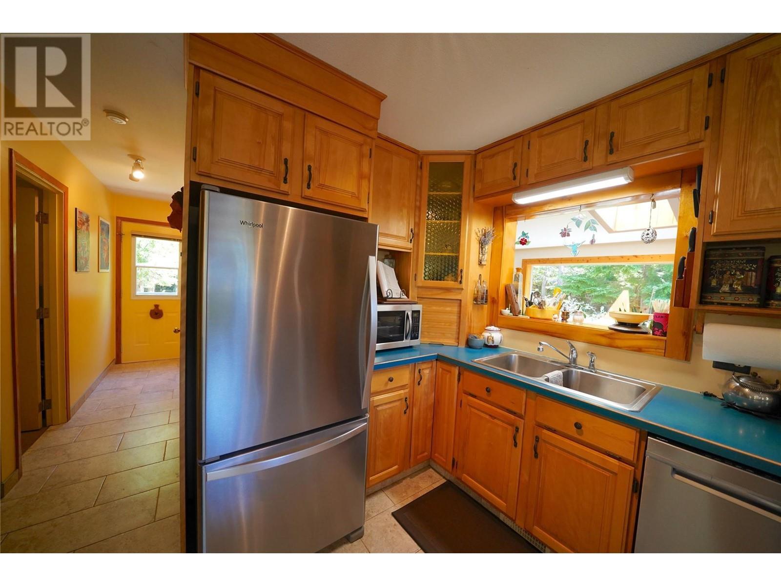 425 Alexander Road, Procter, BC - Indoor Photo Showing Kitchen With Double Sink