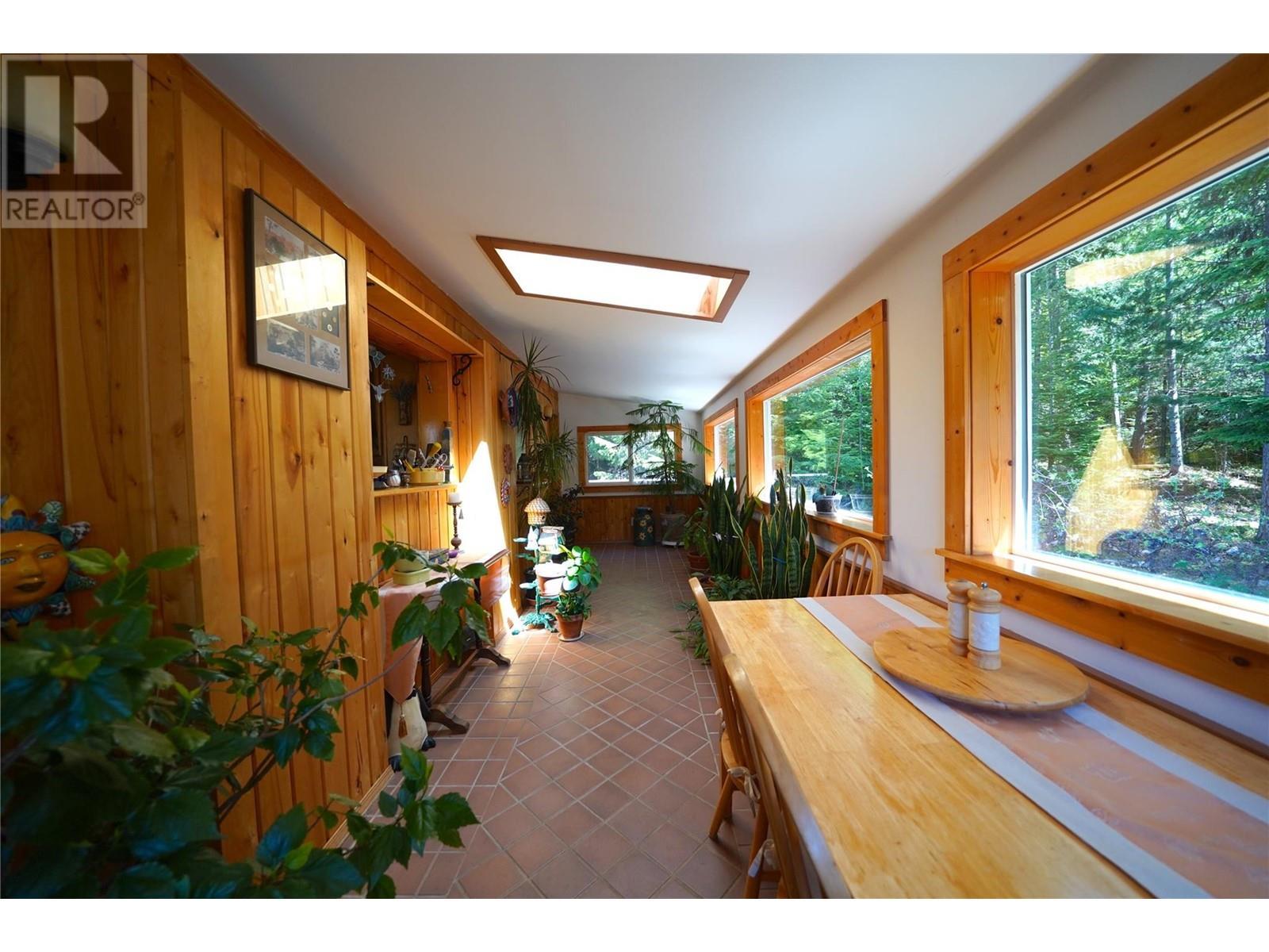 425 Alexander Road, Procter, BC - Indoor Photo Showing Other Room