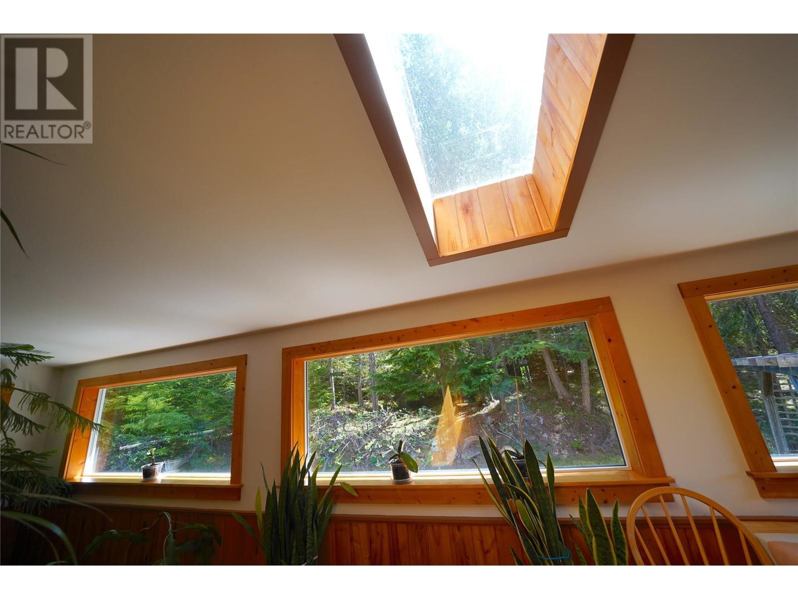 425 Alexander Road, Procter, BC - Indoor Photo Showing Other Room