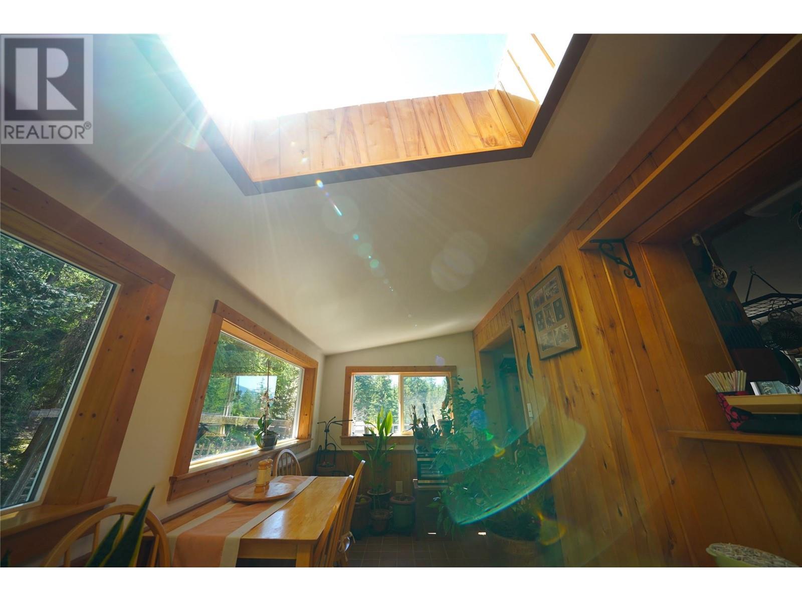 425 Alexander Road, Procter, BC - Indoor Photo Showing Other Room