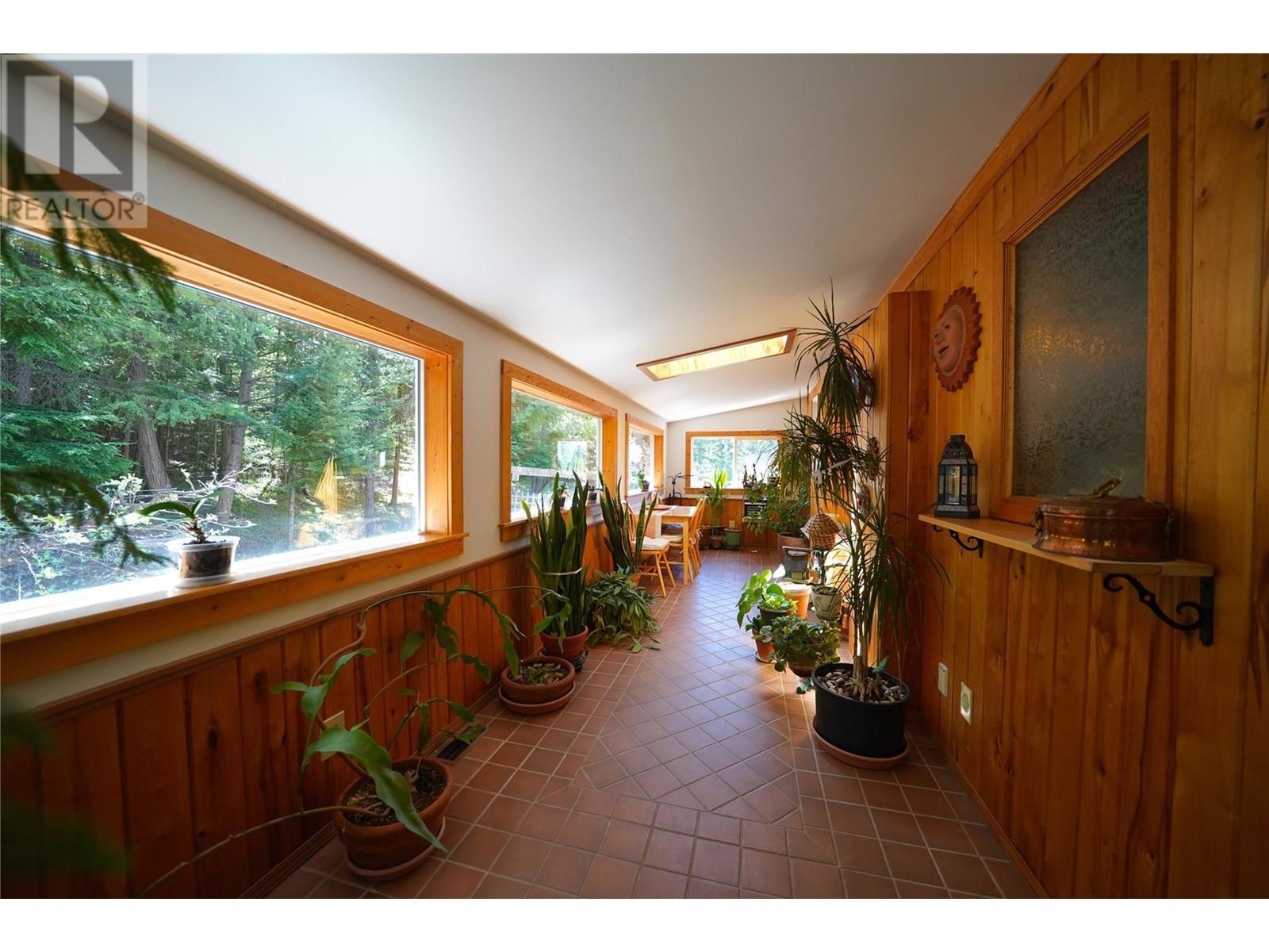 425 Alexander Road, Procter, BC - Indoor Photo Showing Other Room