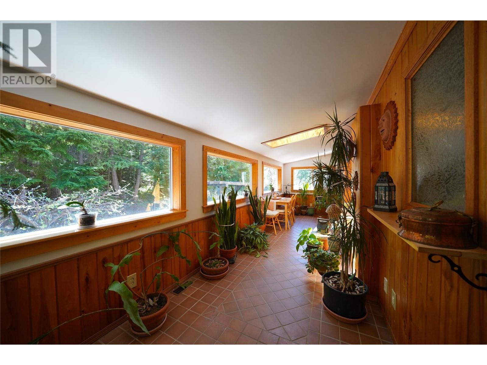 425 Alexander Road, Procter, BC - Indoor Photo Showing Other Room