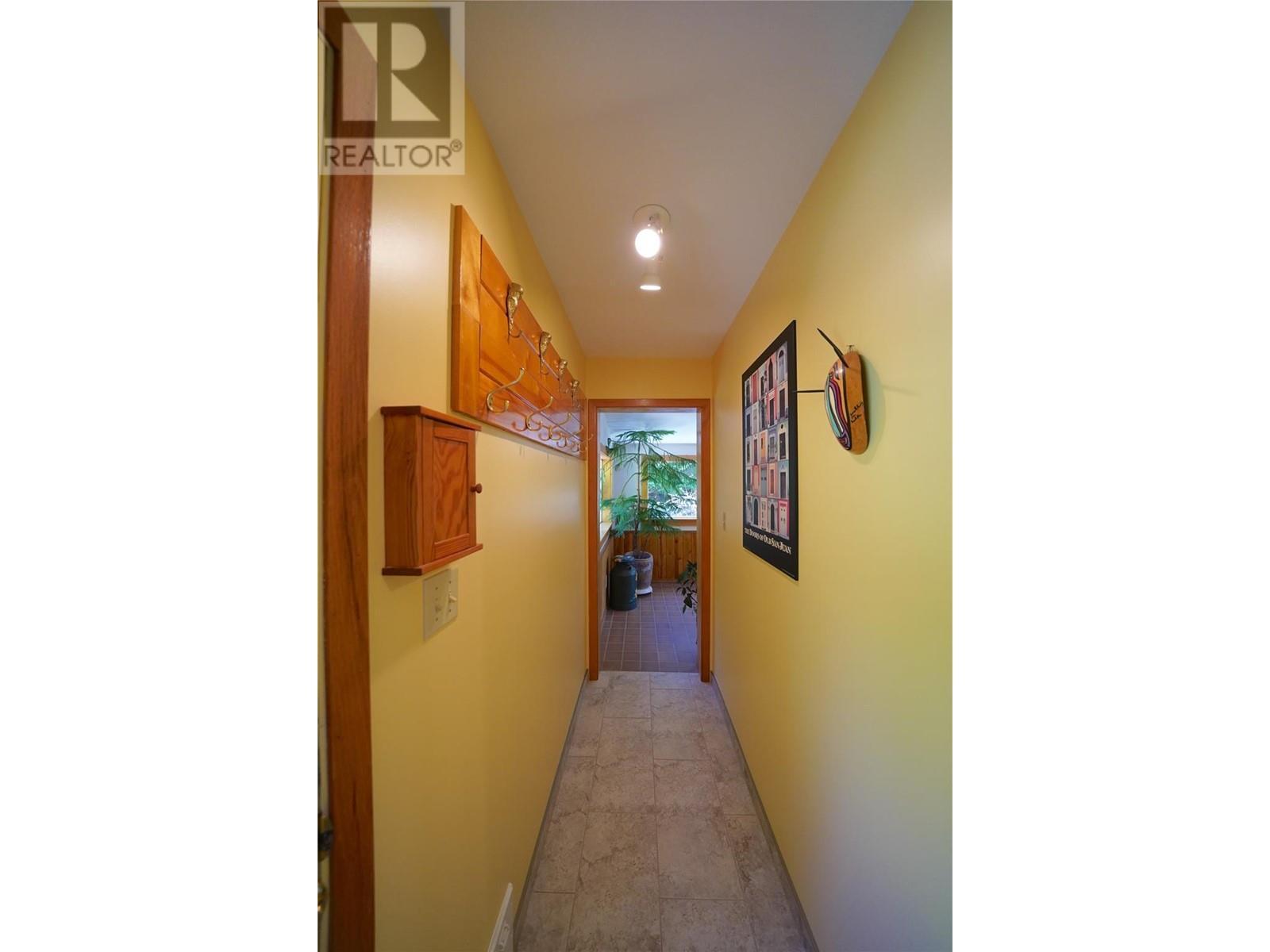 425 Alexander Road, Procter, BC - Indoor Photo Showing Other Room