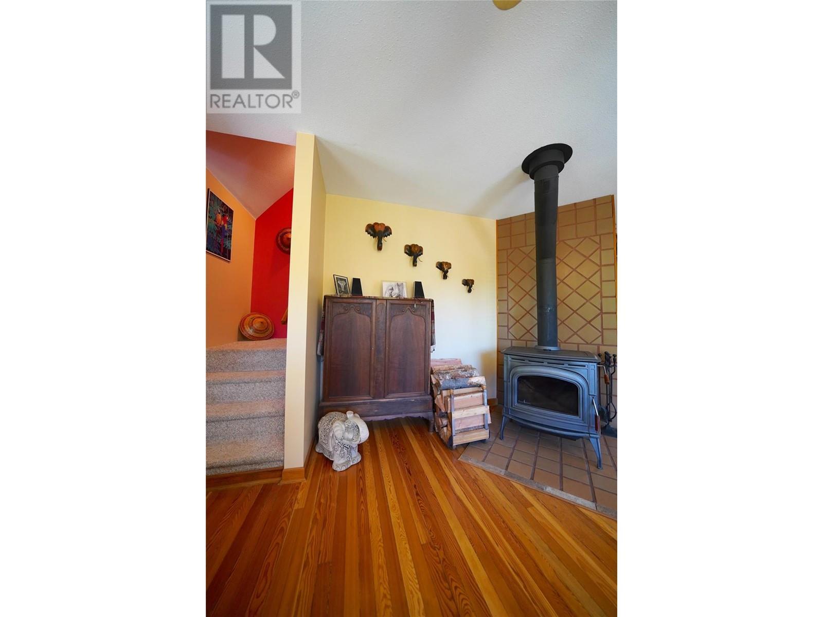 425 Alexander Road, Procter, BC - Indoor With Fireplace